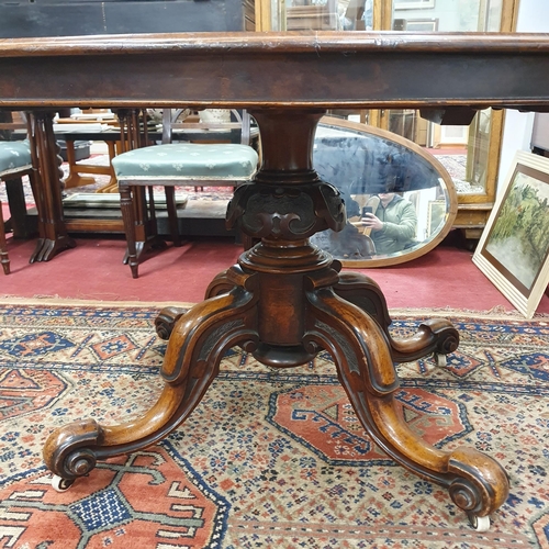 670 - An early to mid 19th Century Mahogany Oval Supper Table with Rosewood cross banded top on quatrefoil... 