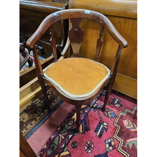 957 - An Edwardian Mahogany Corner Chair. W 55 x SH 42 x BH 77 cm approx.