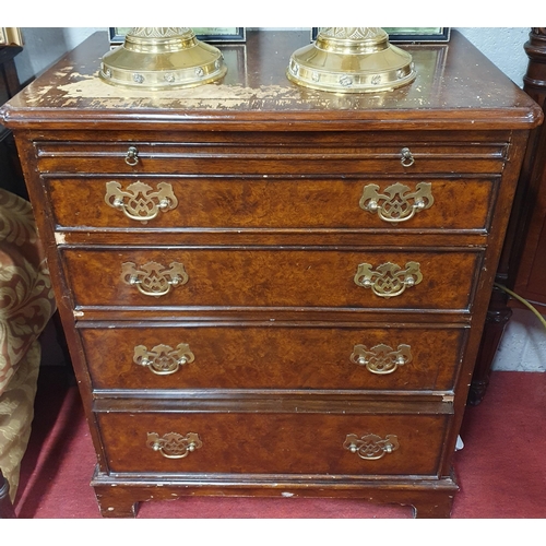 798 - A good Walnut and veneered Chest with four drawers and graduated side (in need of repolishing). 61 x... 