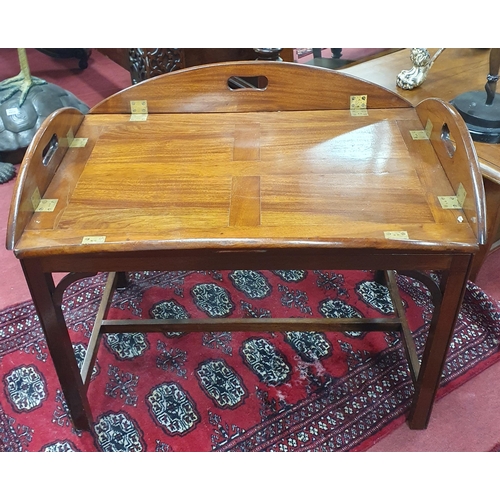 1108 - Of really good quality. A snap top Mahogany Butlers Tray on stand.
H 50 x W 90 x D 66 cm approx.