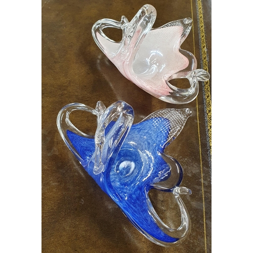 1124 - Two Murano Glass Centre Dishes depicting swans.
H 15 x W 24 x D 17 cm approx.