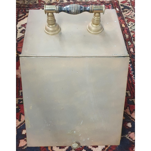 1214 - An Edwardian Brass coal Scuttle.
H 40 x W 30 x D 40 cm approx.