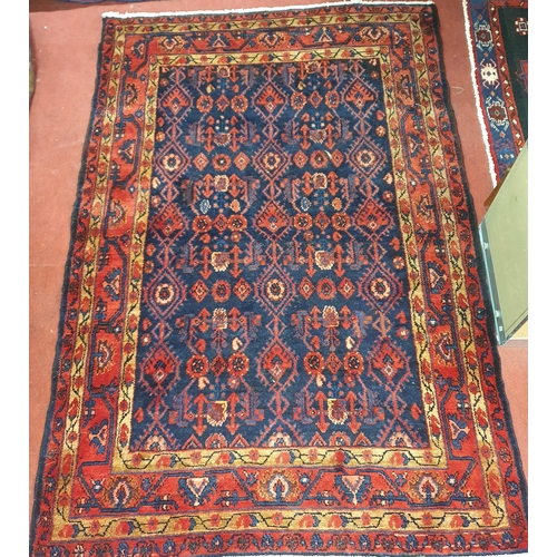 1009 - A Persian Rug. 192 x 122 cm approx.