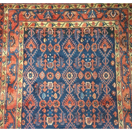 1009 - A Persian Rug. 192 x 122 cm approx.