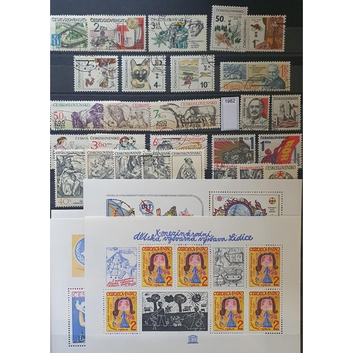 420 - A large collection of Czechoslovakia Stamps 1992.