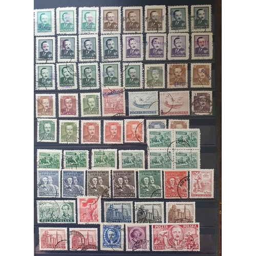 421 - A large collection of Poland Stamps, 1994.