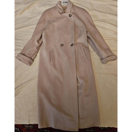 898 - A full length Basler Coat, s/m. Please note no condition reports will be done on this lot. We recomm... 