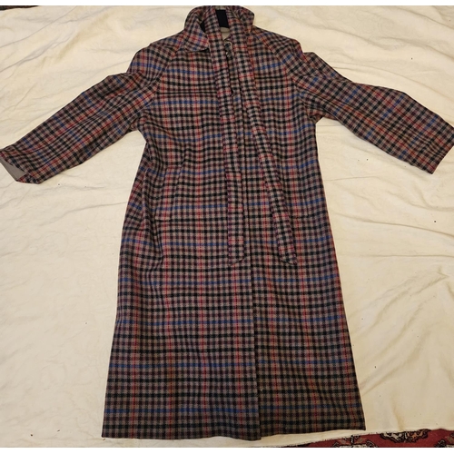 899 - A vintage Tweed Aquascutum Coat S/M. Please note no condition reports will be done on this lot. We r... 