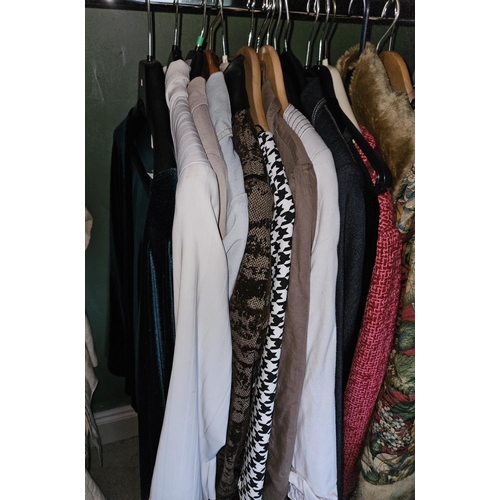 915 - A good selection of designer and other vintage Clothes, various makers. Please note no condition rep... 