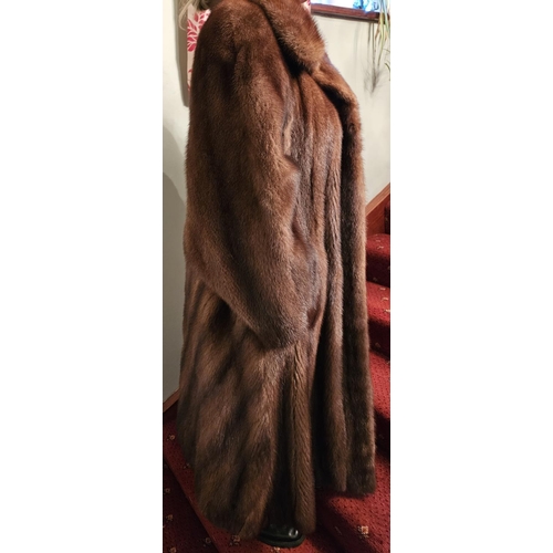 931 - A fabalous Brown she Mink fur Coat. Please note no condition reports will be done on this lot. We re... 