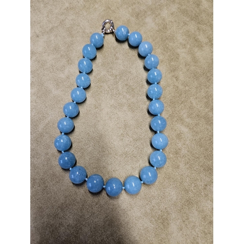 951 - A Turquoise Stone Necklet.