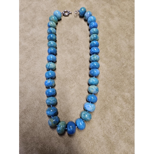 952 - A Turquoise Stone Necklet.