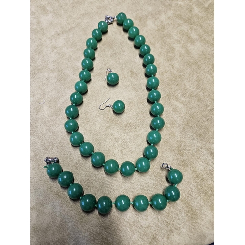 955 - A Jade Necklet, Bracelet and pair of Earrings.