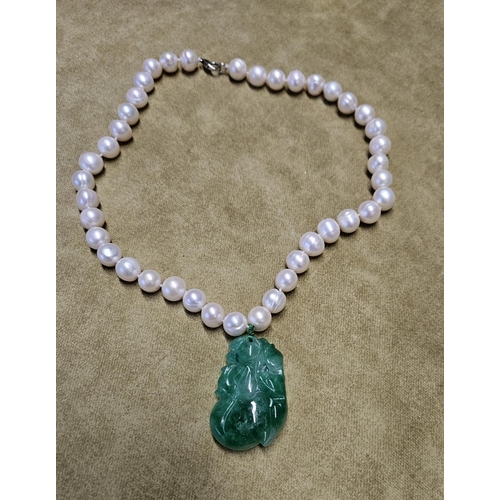 959 - A natural Pearl Necklet with a Jade Pendant.