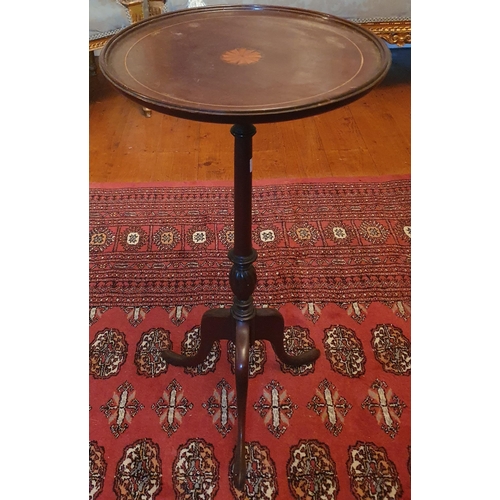 72 - An Edwardian Mahogany and Inlaid circular Lamp Table on tripod supports. Diam. 33 x H 66 cm approx.