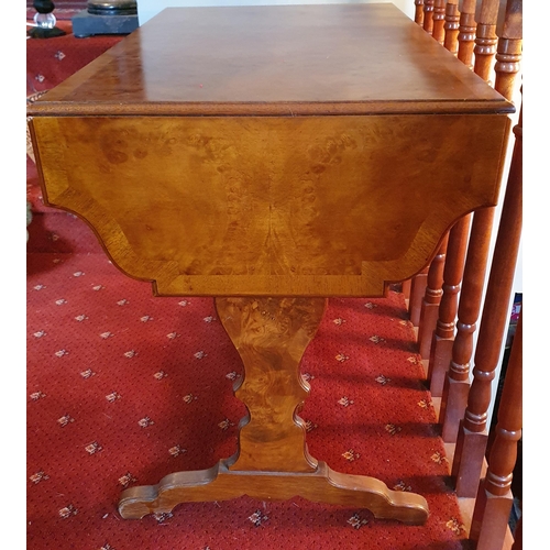 228 - A 20th Century Walnut and veneered Sofa Table with twin frieze drawer and shaped moulded outline. W ... 