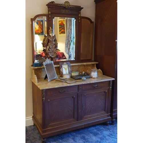 370 - A good early 20th Century Mahogany marble top Dressing Table with double frieze drawer over double p... 