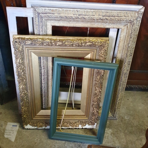 799 - A good quantity of Frames and Canvases.