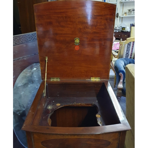 839 - A good Edwardian Mahogany and Inlaid Gramophone Case on square tapered supports and brass castors. 4... 