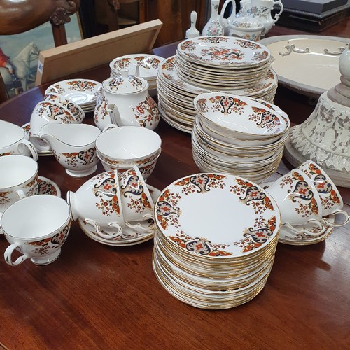 1195 - A large quantity of Colclough dinner Wares approx 82 pieces.