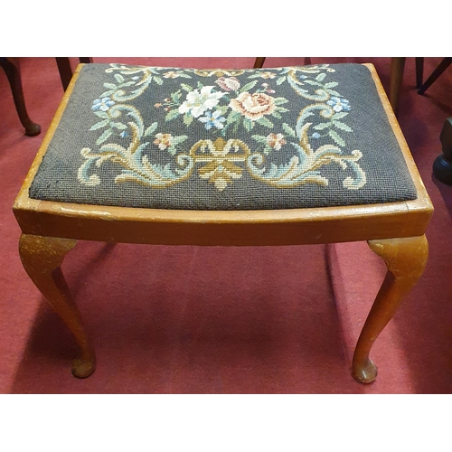 480 - An early 20th Century rectangular Stool with tapestry upholstered seat and cabriole supports.
53 x 3... 