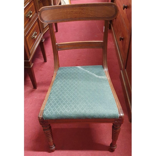 210 - A Georgian Mahogany single Chair with turned supports. W 47 x SH 44 x BH 85 cm approx.