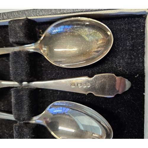 364 - A cased set of Silver tea Spoons, Sheffield GB & S maker.