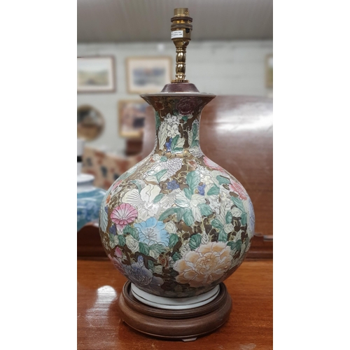 391 - A good Oriental hand painted bulbous Table Lamp.
H 45 cm approx.