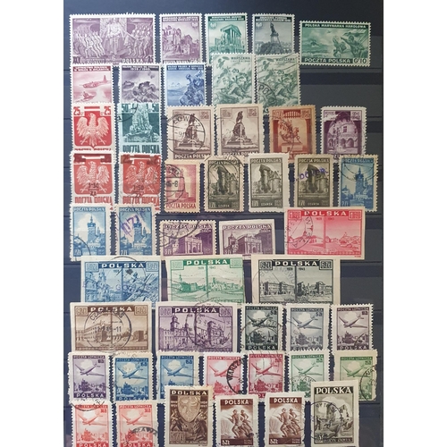 421 - A large collection of Poland Stamps, 1994.