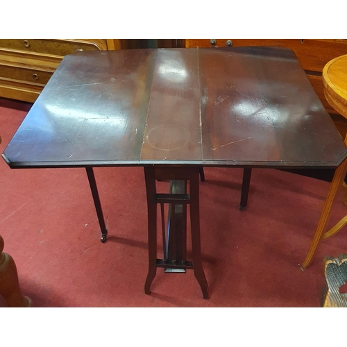 530 - An Edwardian Mahogany Sutherland Table. 67 x 85 x H 67 cm approx.