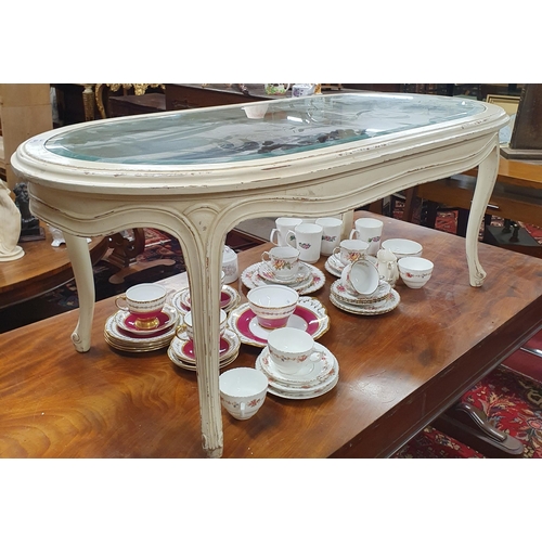 934 - A painted oval coffee Table with swept carved legs. 119 x 60 x H 46 cm approx.