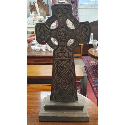 961 - A large vintage Celtic Cross. H 68 cm approx.