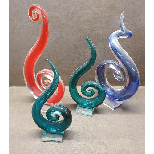 1029 - A group of four Art Glass modernistic Scrolls on stands of free flowing form possibly Murano. Talles... 