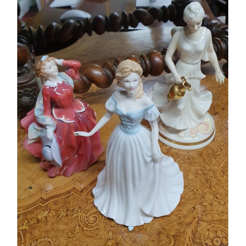 1095 - A good group of five Royal Doulton figurines.
Tallest H 23 cm approx.