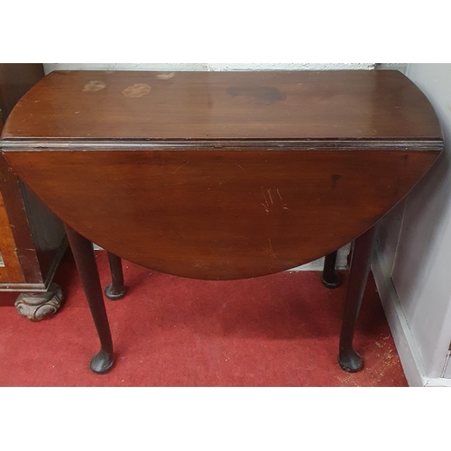 87 - Circa 1780. A good Georgian Mahogany Dropleaf Table on simple pad feet. 90 x 99 x H 70 cm approx.