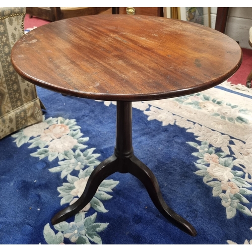 619 - A Georgian Mahogany circular Supper Table with birdcage movement. D 57 x H 60 cm approx.