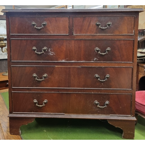 638 - A good pair of 20th Century reproduction Mahogany and Veneered miniature Chests/Bedside Cabinets. 76... 