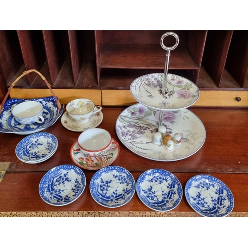 403 - A good quantity of items to include a Cake Plate, teapots etc blue and white.