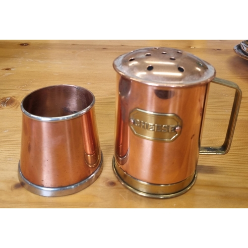 447 - A good quantity of Copper Wares to include Kettles, Pans, Saucepans etc.