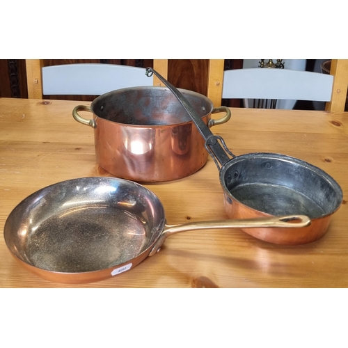 447 - A good quantity of Copper Wares to include Kettles, Pans, Saucepans etc.