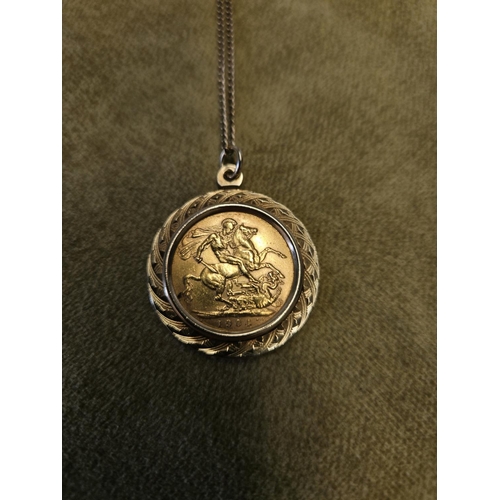 304 - A 1904 full Sovereign set in a 9ct Gold Pendant and 9ct gold Chain, 12.93 gms total.