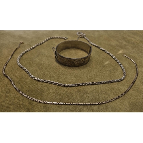 315 - A 9ct Golf Chain along with a Silver Bangle and rope Chain. Total Gold weight 7.3 grams approx.