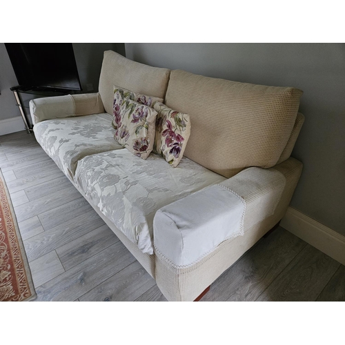 1049 - A good cream ground Couch.
SH 45 x L 200 x D 95 cm approx.