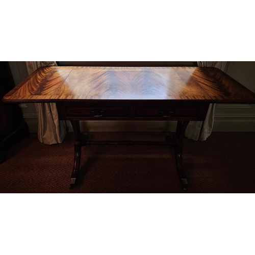 579 - A good Mahogany Sofa Table with twin frieze drawers on splayed supports and brass castors.
56 x 143 ... 