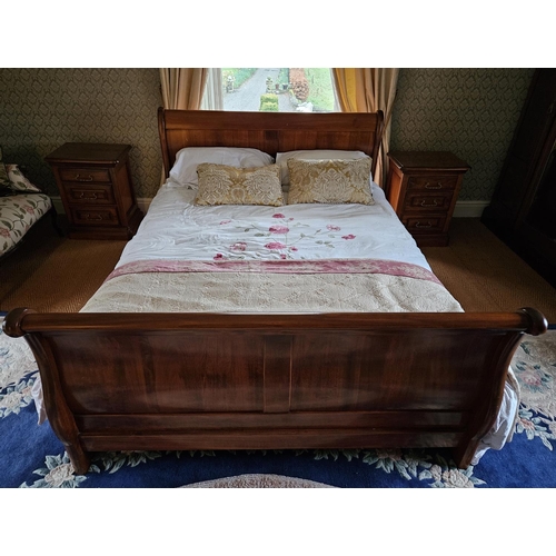 882 - A good large Mahogany sleigh Bed with base slats and Mattress. 
H 100 x W 157 x L 204 cm approx..