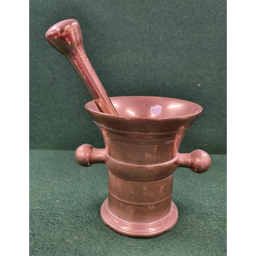 687 - A really heavy Brass Mortar and Pestle. H 13 cm approx.