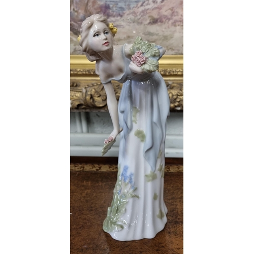 953 - A Royal Doulton Figure of a woman from the Reflections series 'Summer Darling' HM 3091. H 28 cm appr... 