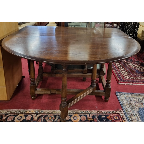 988 - A 20th Century Oak Gateleg dropleaf Table of large size. 120 x 172 x H 74 cm approx.