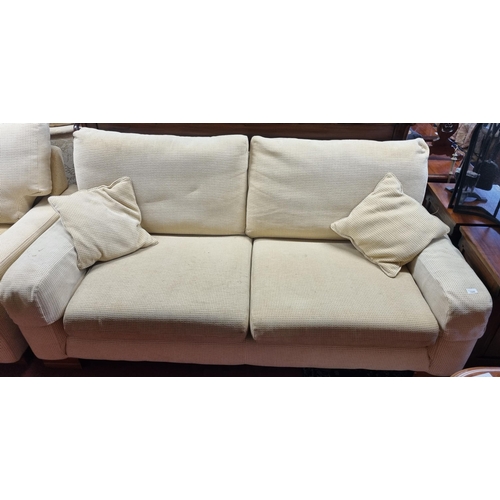 1049 - A good cream ground Couch.
SH 45 x L 200 x D 95 cm approx.