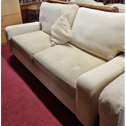 1050 - A good cream ground Couch.
SH 45 x L 200 x D 95 cm approx.